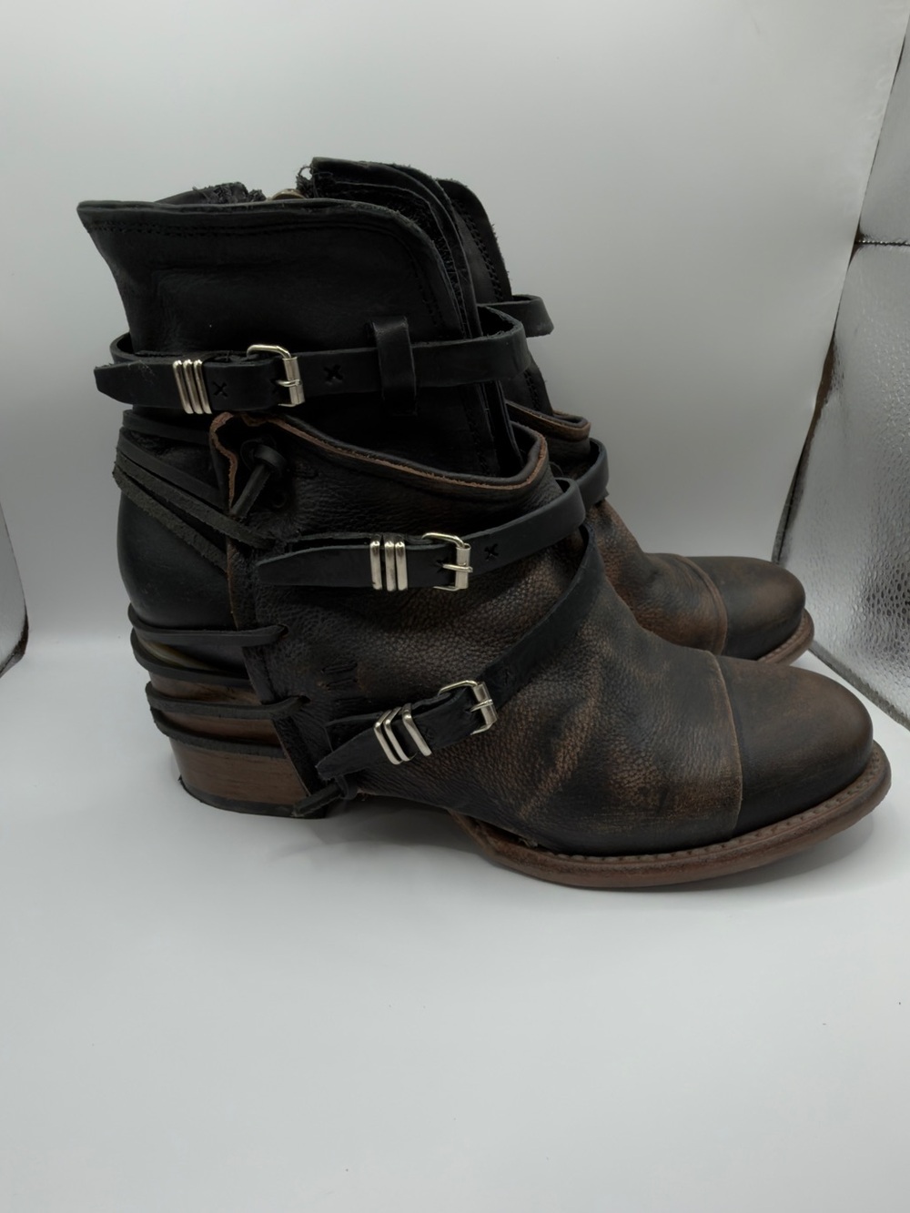 FREEBIRD by Steven Crue Distressed Leather Ankle Boots – Size 9